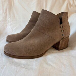 Koolaburra by Ugg Sofiya Suede Studded Ankle Bootie in Amphora Beige Size 11